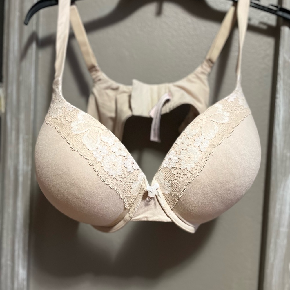 Victoria Secret Body by Victoria Elegant Lace Trim Bra in Cream